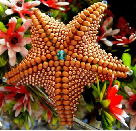 Sea Star - All About the Shape | Craftsy Bead Crafts Diy, Seed Bead Tutorial, Jewelry Auction, Sea Star, Ancient Jewelry, Beaded Jewelry Patterns, Beaded Brooch, Rose Gold Jewelry, Beading Tutorials