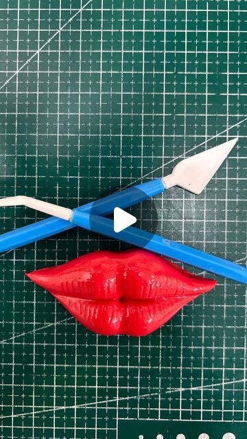 Polymer Clay Lips Tutorial, Clay Lips Tutorial, Fondant Makeup, Mohammad Faiz, Fondant Torte, How To Make Foam, Cake Makeup, Foam Sculpture, Makeup Themes