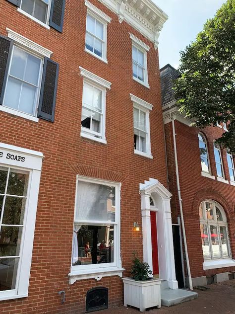 The Gallery House in Downtown Frederick - Townhouses for Rent in Frederick, Maryland, United States - Airbnb Town House New York, New York City Houses Townhouse, Frederick Maryland Things To Do, Frederick Md, Downtown Frederick Maryland, Frederick Maryland, Townhouse For Rent, Maryland, Bath