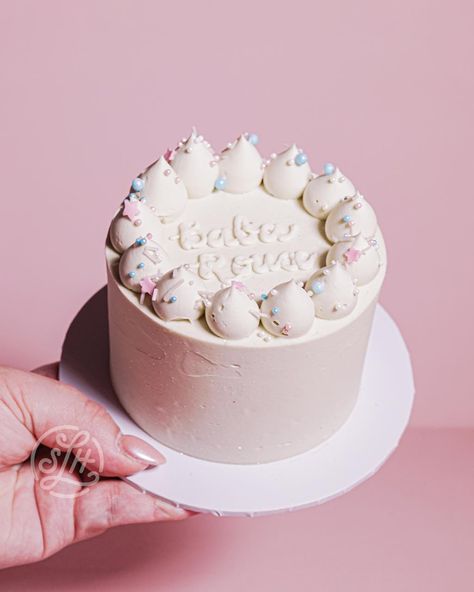 💖💙 Cutie Alert! Whether it's a oh-so trendy gender reveal or birthday bash, our 'Mini Smash Cake' is here to sprinkle some adorable vibes on your day! 💙💖 Click the 'Mini Cake' link in bio to order yours! 🥰 #MiniCakeMagic #SprinkleJoy #CelebrateInStyle Gender Reveal Mini Cake, Mini Gender Reveal Cake, Cake Gender Reveal, Bento Cake, Gender Reveal Cake, Mini Cake, Occasion Cakes, Smash Cake, Birthday Bash