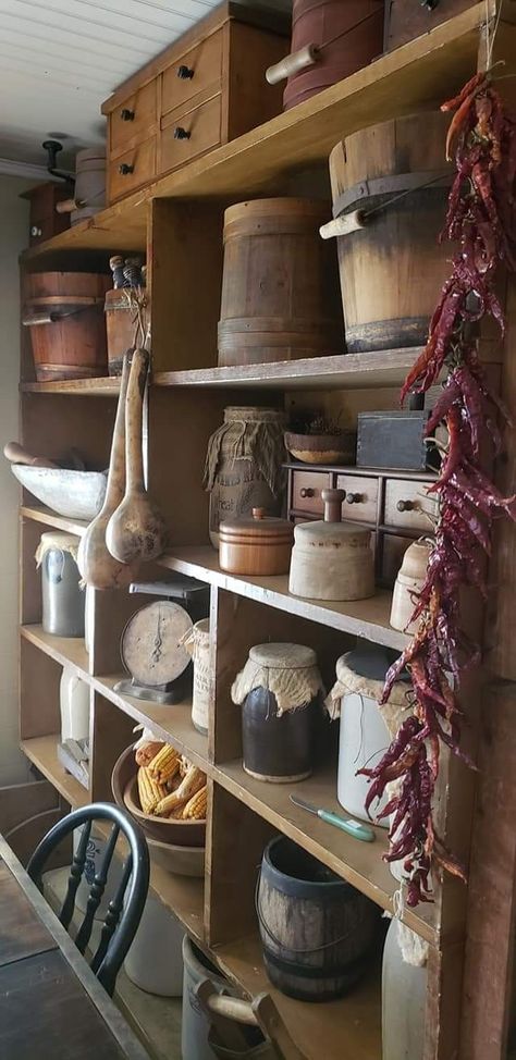 Primitive Kitchen Cabinets, Primitive Decor Ideas, Antique Booth Displays, Cottage Style Interiors, Primative Decor, Pantry Wall, Primitive Homes, Prim Decor, Outlook Email