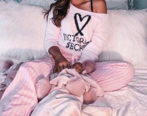 Tumblr Girly Aesthetic 2013, Victoria's Secret Aesthetic, Pink Tumblr Aesthetic, Vs Models, Vs Angels, Malibu Barbie, Trendy Swimwear, Cute Pajamas, Slumber Party