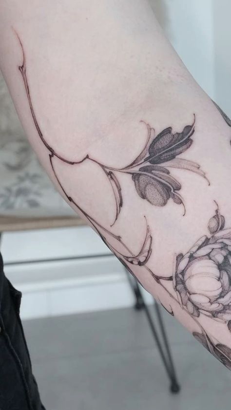 Crisantemo Tattoo, Motivational Tattoos, Abstract Tattoo Ideas, Abstract Tattoos, Celestial Tattoo, Japanese Flower Tattoo, Abstract Tattoo Designs, Special Tattoos, Human Canvas