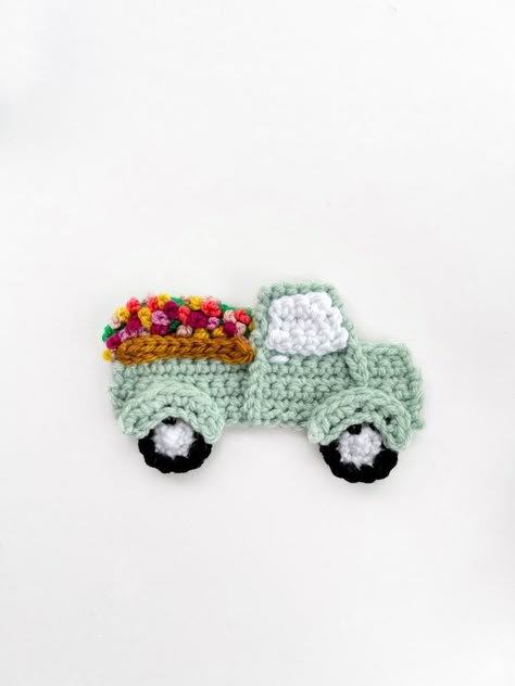 Simple Crochet Projects, Crochet Applique Patterns Free, Fall Crochet Patterns, Crochet Car, Flower Truck, Christmas Tree Truck, Crochet Keychain Pattern, Pumpkin Truck, Crochet Ornaments