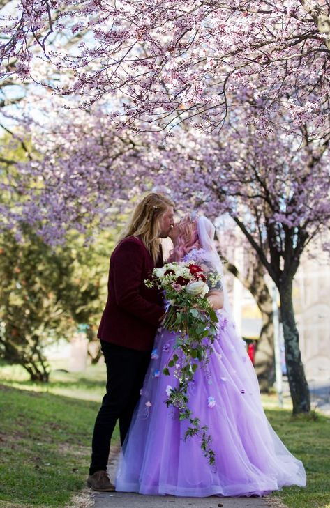 Pastel Goth Unicorn Wedding for $1500! Pastel Goth Wedding, Floral Purple Dress, Goth Unicorn, Weird Wedding, Goth Wedding Dresses, Goth Memes, Unicorn Wedding, Colourful Wedding, Goth Fairy