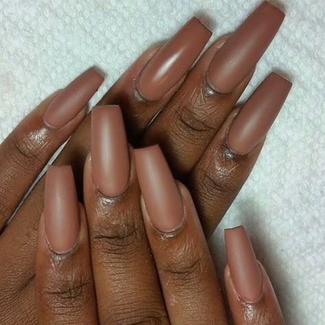 DSW - IG: @darkskinwomen on Twitter: "Some Nail Design Ideas Dedicated to Dark Skin Ladies 💅🏾💅🏿 Vol. 20 (Nude Edition 🤎 )… " Dark Skin Nail Polish, Maquillage On Fleek, Brown Nail Polish, Brown Nail, Brown Nails Design, Indigo Nails, Colors For Dark Skin, Almond Shape, Dark Nails