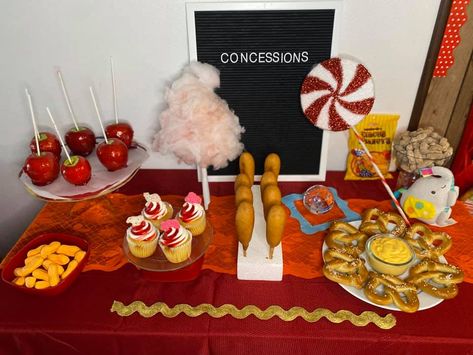 Theme party, food for our circus halloween. Concession stand inspired Creepy Circus Decorations Diy, Creepy Carnival Food, Halloween Carnival Food, Carnival Concession Stand Ideas, Scary Circus Theme Party, Circus Theme Party Food, Carnevil Halloween Party, Circus Halloween Party, Circus Party Foods