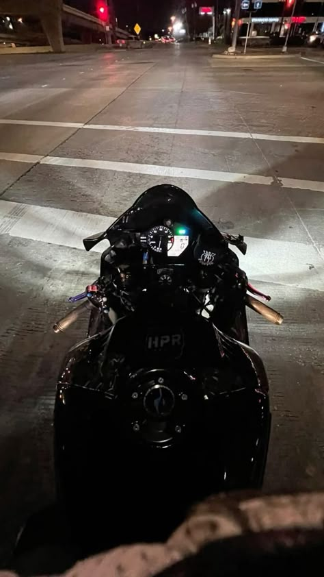 Motorbike At Night, Bike Life Aesthetic, Street Bike Wallpaper, Best Motorbike, Biker Photography, Bike Aesthetic, Crotch Rocket, Motorcycle Aesthetic, Biker Aesthetic