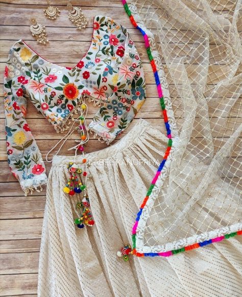 Shimmer Lehenga, Organza Tops, Lehenga For Wedding, Label Kanupriya, Chikankari Lehenga, Mirror Work Lehenga, Trendy Outfits Indian, Indian Outfits Lehenga, Mother Daughter Outfits