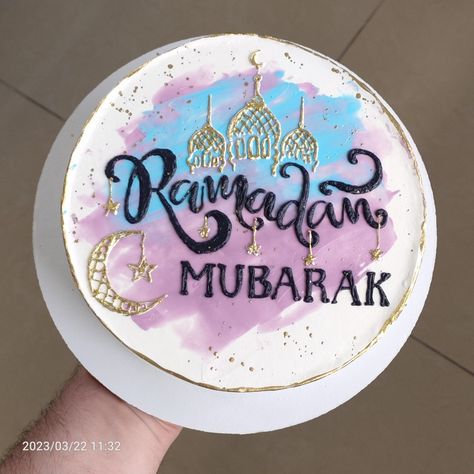 Ramadan Kareem Cake Design, Ramadan Bento Cake, Ramadan Cake Ideas, Ramadan Cake Design, Eid Cake Design, Eid Cake Ideas, Ramadan Kareem Cake, Eid Cakes, Ramadan Cake