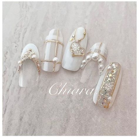 Diy Rhinestone Nails, Fake Nails Designs, Art Deco Nails, Elegant Nail Art, Fall Nail Art Designs, Fancy Nails Designs, Nail Jewels, Swarovski Nails, Gold Nail