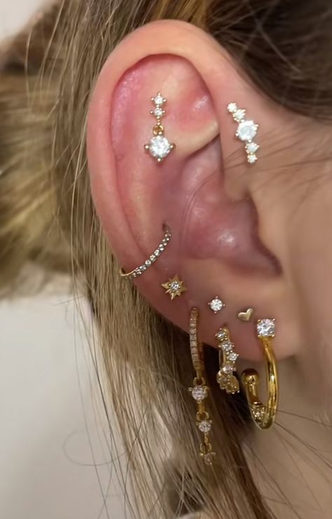 Ear Stack Ideas Silver, Ear Stacking Ideas Gold, Ear Stacking Ideas Silver, Stacked Lobe Piercing Ideas, Earring Layout, Stacked Lobe Piercing, Ear Piercing Curation, Piercing Stacks, Ear Setup