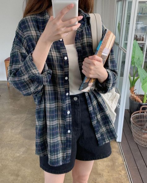 look ootd fashion instagram blog outfits inspo looks style vlog aesthetic koreanstyle Plaid Polo Outfit, Plaid Polo Outfit Women, Check Shirt Outfit Women, Polo Outfits For Women, Checkered Shirt Outfit, Checked Shirt Outfit, Inspo Looks, Checkered Outfit, Vlog Aesthetic