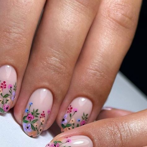 Flower Nails Wedding, Animal Crossing Nails, Botanical Nails, Wildflower Nails, Harry Potter Nails Designs, Nails July, Blush Pink Nails, Garden Nails, Romantic Nails