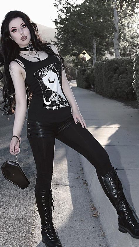 Beautiful Goth Women, Metalhead Girl Outfits, Metal Girl Style, Metalhead Fashion, Gothic Type, Metal Outfit, Gothic People, Alternative Subcultures, Black Metal Girl