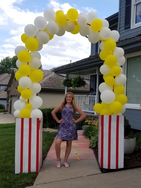 Retro Drive In Movie Party, Drive In Movie Classroom, Drive In Theater Party, Drive In Party Theme, Drive In Movie Decorations, Drive In Movie Theater Ideas, Kids Drive In Movie Party Cars, Drive In Birthday Party Ideas, Drive In Movie Party Ideas