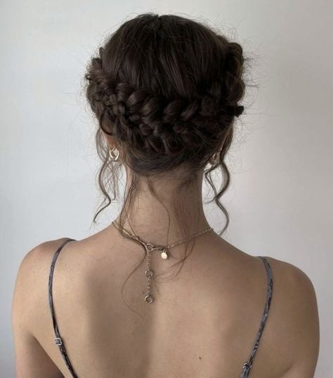 Katniss Everdeen Braid, Dark Academia Hairstyle, Katniss Hair, Hunger Games Hair, Academia Hairstyle, Violet Sorrengail, The Folk Of The Air, Jude Duarte, Folk Of The Air