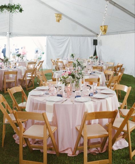 Pink wedding reception round table ideas Pink Round Table Setting, Circle Reception Table, Circle Wedding Tables, Round Table Ideas, Round Table Settings, Round Dinning Table, Pink Wedding Receptions, Round Table Decor, Light Pink Wedding