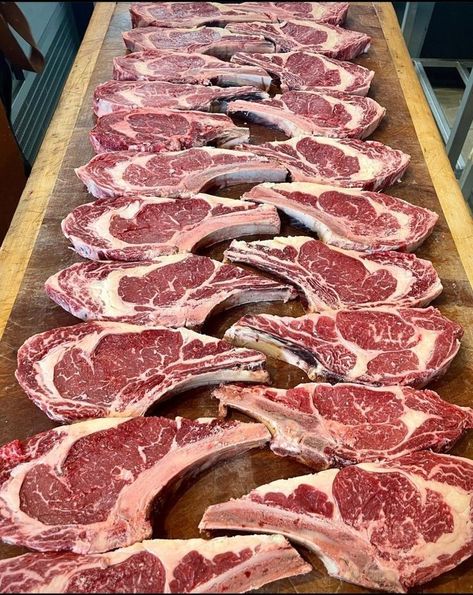 Aged Steak, Carnivore Meals, Dry Aged Steak, Fast Food Drinks, Meat Sweats, Cooking The Perfect Steak, Meat Diet, Raw Meat, Meat Shop