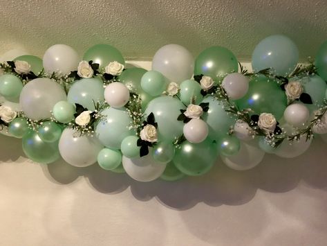 Sage Balloon Backdrop, Mint Green Balloon Garland, Turquoise Balloon Garland With Flowers, Mint Green Balloons Decor, Sage White Gold Balloon Garland, Mint Balloons, Balloon Garland Diy, Green Balloon, Green Garland