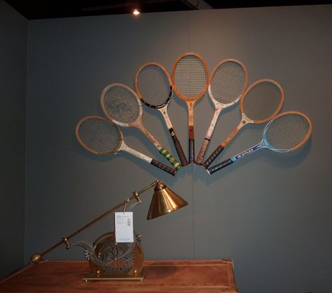 Old tennis racquets repurposed for wall art Tennis Clubhouse Interior, Tennis Club Interior Design, Tennis Bathroom, Tennis Signs, Tennis Racquet Decor, Tennis Bedroom, Tennis Clubhouse, Tennis Room, 1920s Interior