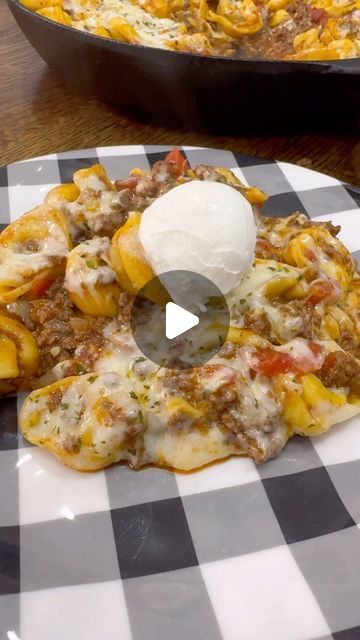 Luke Brown on Instagram: "Cheesy Beef Enchilada Tortellini makes an easy weeknight dinner!

INGREDIENTS 
1 lb of ground beef 
1 chopped onion
1/2 tsp salt and pepper 
2 tsp chili powder
1 tsp each cumin and dried cilantro 
1/4 tsp cayenne 
1 TBSP minced garlic 
1 19oz bag of frozen tortellini 
1 10oz can of Mild enchilada sauce 
1 10oz can of Rotel
1 cup shredded Monterey Jack Cheese 
Sour cream 

INSTRUCTIONS 
Brown ground beef in a large skillet over medium high heat. Add a chopped onion. Once beef is fully cooked drain any extra grease. 

Season with salt, pepper, chili powder, cumin, dried cilantro, and cayenne. Add minced garlic and stir. 

Add enchilada sauce, rotel, and frozen tortellini to the skillet. Bring to a boil, then turn heat down to medium low once bubbling. Cover with a l Cheesy Beef Enchilada Tortellini Skillet, Cheesy Beef Enchilada Tortellini, Enchilada Tortellini, Easy Weeknight Dinners Ground Beef, Pasta Varieties, Tortellini Recipes, One Skillet Meals, Beef Enchiladas, Mince Recipes