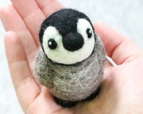 Mini Felt Animals, Felting Animals, Felt Penguin, Wool Gifts, Needle Felted Christmas, Christmas Craft Kit, Felt Christmas Decorations, Needle Felting Kits, Needle Felting Projects