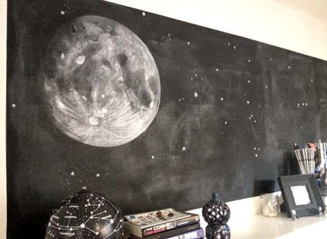 Не во всю высоту стены, оставить бордюры Chalk Wall Art Bedroom, Moon Chalk Art, Chalk Wall Mural, Chalk Wall Bedroom, Chalk Mural, Chalk Wall Art, Chalkboard Walls, Chalkboard Wall Bedroom, Chalkboard Wall Art