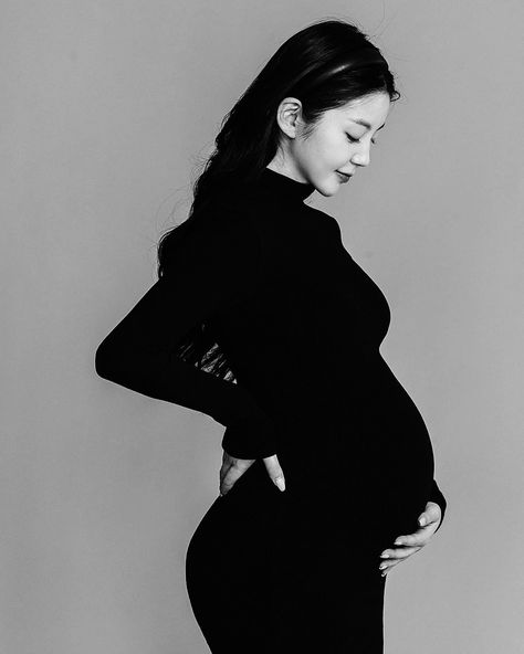 Pregnant Woman, Books Wattpad, Romance, Wattpad, Books, White, Black