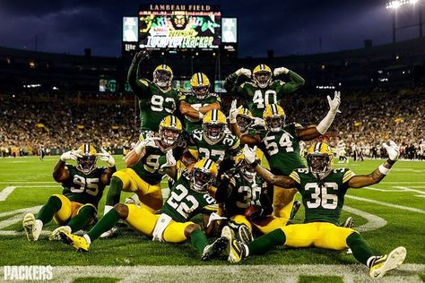 Green Bay Packers Aesthetic, Green Packers, Lambeau Field, Packers Football, Go Pack Go, Bad Timing, Wallpaper Ideas, Nfl Teams, Pinterest Board