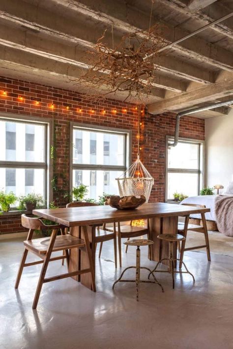 Small book-filled loft in downtown Los Angeles offers a magical aesthetic Interior Design Loft Style, Rustic Loft, Downtown Lofts, Gravity Home, Loft Interior Design, Loft Stil, Library Wall, Small Loft, Loft Interiors