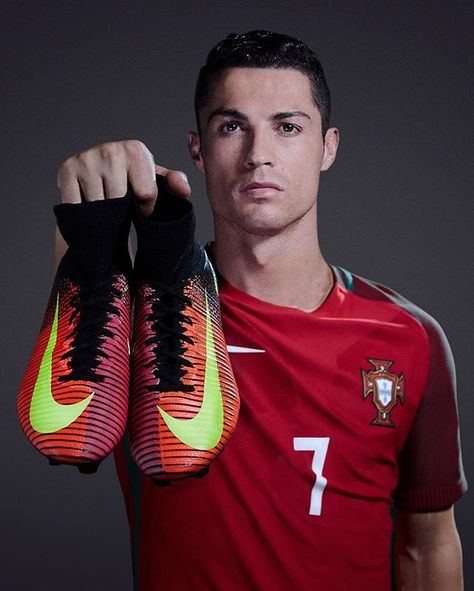 The game's fastest boot just got faster.  Lace up the #Mercurial Superfly V system of speed and unleash your explosive potential first on May 28, only in the Nike Football App. Ronaldo Al Nassr, Football Training Equipment, Cr7 Jr, Ronaldo Real Madrid, Cr7 Ronaldo, Football Pants, Cristiano Ronaldo 7, American Football Jersey, Football Quotes