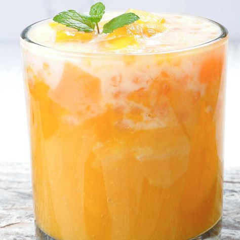 Skinny Mango Margarita (105 cal) Mango Margaritas, Mango Margarita Recipe, Tequila Margarita, Healthy Cocktails, Mango Margarita, Unique Drink, Margarita Recipes, Cocktail Making, Fun Cocktails