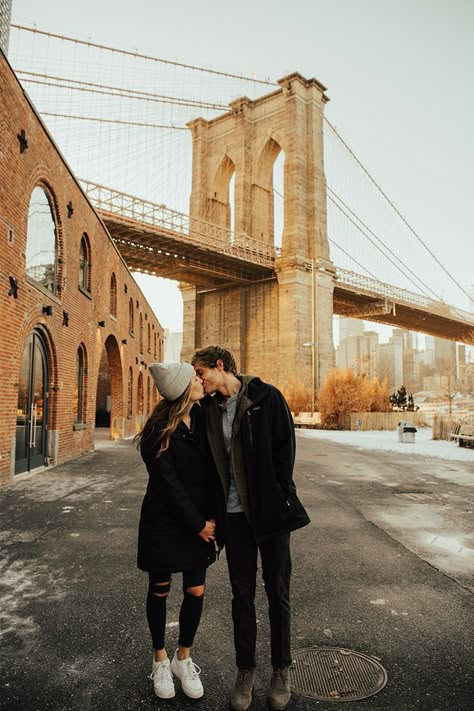 Couple Photography. NYC Photographer. Couple outfit ideas. Locations for couple session in Brooklyn. Brooklyn Couple Photographer. Couple posing. Destinations for Couple Photoshoot. City Couples Photography, Nyc Couple, Street Photography Portrait, Nyc Photoshoot, Photo New York, Dumbo Brooklyn, Nyc Christmas, New York Photography, New York Pictures