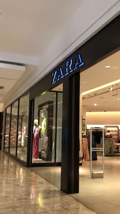 Zara Snap Story, Zara Store Aesthetic, Zara Snap, Pen Portraits, Zara Aesthetic, Zara Shopping, Christmas Nyc, Zara Shop, Shopping Pictures