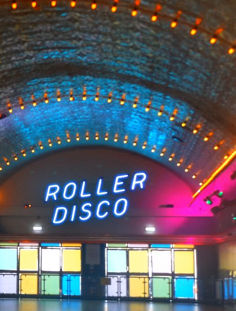 Roller Disco, neon. Dreamland Margate.                                                                                                                                                                                 More 70s Roller Disco, Boogie Wonderland, Disco Aesthetic, Roller Rink, Roller Disco, Party Aesthetic, 70s Aesthetic, Roller Girl, 80s Aesthetic