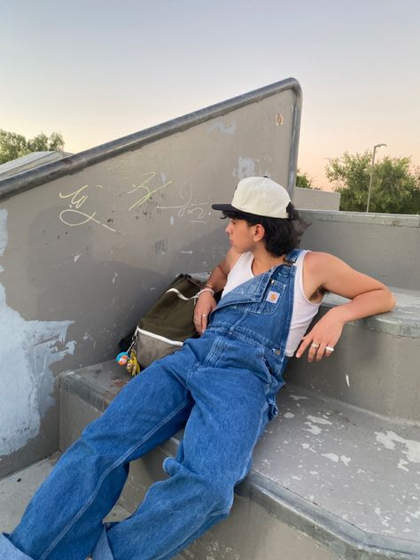 Men’s Fashion Overalls, Guy Overalls Outfit, Styling Overalls Men, Overall Fits Men, Guys Spring Outfits, Overalls Men Aesthetic, Fits With Overalls, Boys Festival Outfit, Outfits Hombre Streetwear