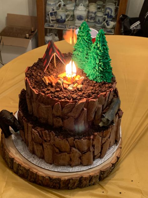 Bushcraft Birthday Cake, Campfire Cake Camping, Camping Baking Ideas, Nature Birthday Cake Ideas, Camp Themed Smash Cake, Wilderness Cake Ideas, Camping Grooms Cake, Outdoor Theme Birthday Cake, Camping Themed Cake Ideas