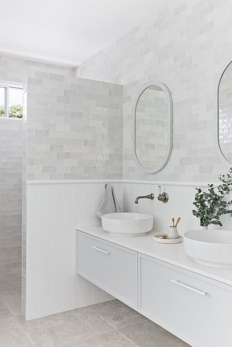 Hampton Style Bathroom, White Bathroom Vanities, Hampton Style Bathrooms, Hamptons Style Bathroom, Golf House, Bathroom Colour, Hamptons Style Home, Hampton Style, Ocean Reef