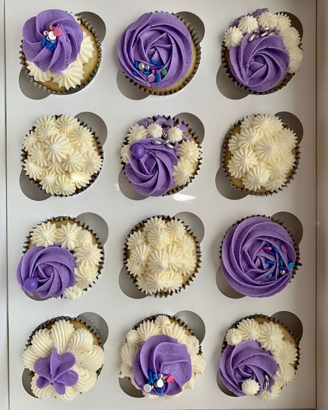 Purple And White Cupcakes, Purple Cupcakes Ideas Simple, Light Purple Cupcakes, Shades Of Purple Cupcakes, Pink Purple White Cupcakes, Purple Frosted Cupcakes, Teal Cupcakes, Purple Cupcakes, Blue Cupcakes