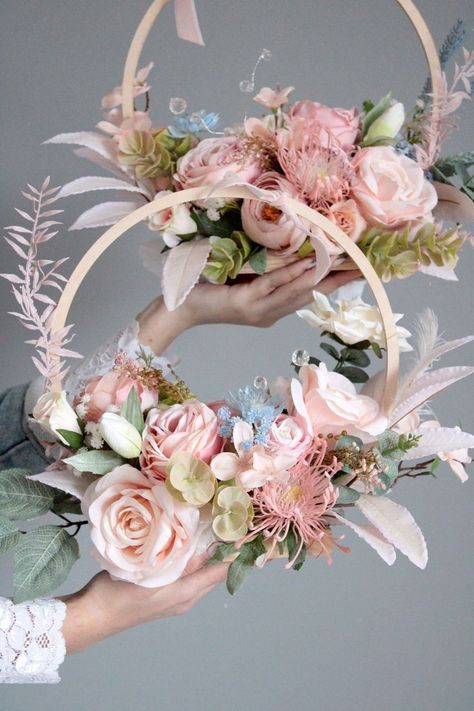 Hoop Centerpiece Wedding, Hoop Centerpieces, Hoop Centerpiece, Wedding Decorations Table, Centerpiece Wedding, Wedding Floral Centerpieces, Decorations Table, Shower Centerpieces, Floral Hoops