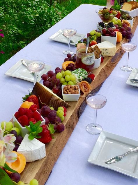 Plank it! French Cheeseboard Summer Party Menu Summer Party Menu, French Cheese Board, French Cheese, Cheese Party, Party Food Platters, Charcuterie And Cheese Board, Cheese Tray, Party Dinner, Snacks Für Party