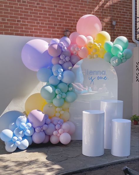 Pastel Balloon Backdrop, Pastel Balloon Decor, Pastel Rainbow Balloon Garland, Pastel Color Baby Shower Ideas, Pastel Balloons Decoration, Pastel Themed Birthday Party Decorations, Baby Shower Pastel Colors, Pastel Party Theme, Pastel Baby Shower Ideas