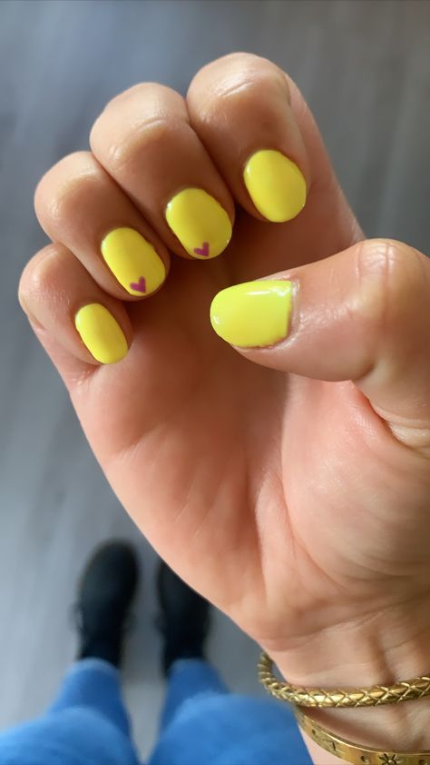 Yellow Nails With Heart, Yellow Shellac Nails, Yellow Heart Nails, Nail Hearts, Shellac Ideas, Shellac Nails, Great Nails, Yellow Heart, Yellow Nails