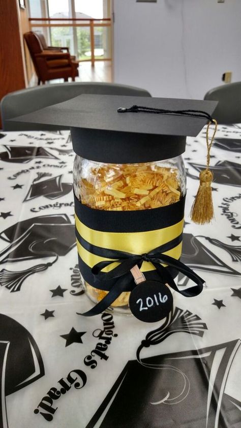 Graduation Cap Table Centerpieces, Diy Graduation Party Centerpieces, Banquet Decor, Graduation Centerpiece, Outdoor Graduation Parties, Outdoor Graduation, Senior Graduation Party, Graduation Party High, Graduation Open Houses