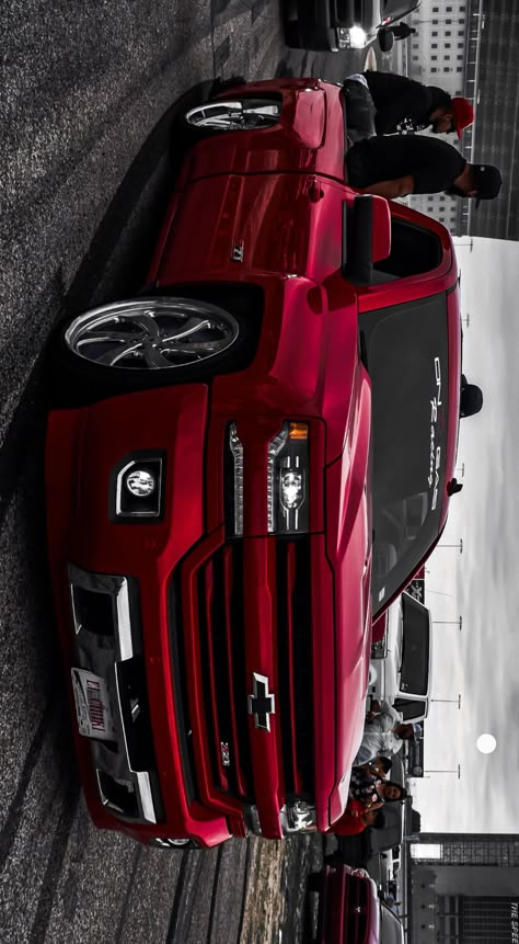 Dropped Trucks Wallpapers, Dropped Trucks Chevy, Mamalona Truck, Low Trucks Wallpaper, Truck Wallpaper Iphone, Z71 Silverado, Pick Up Chevrolet, Pink Chevy Trucks, Pink Chevy