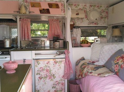 glamping girls | GLAMPING GIRL VINTAGE TRAILERS ;-) / Shabby Chic Caravan, Shabby Chic Campers, Kombi Trailer, Glamping Trailer, Caravan Vintage, Cozy Camping, Trailer Interior, Retro Caravan, Caravan Interior