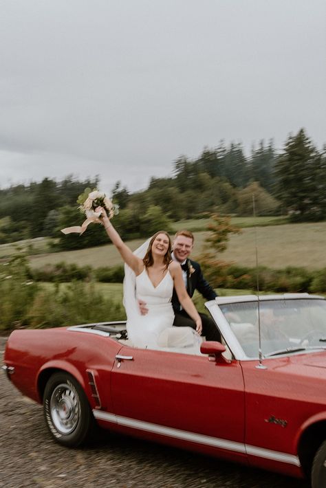 Christmas Shooting, Classic Car Wedding, Getaway Wedding, 1971 Ford Mustang, Red Mustang, Quick Wedding, Ford Convertible, Just Married Car, Bridal Car