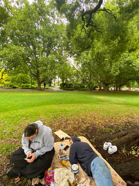 #picnic #aesthetic #melbourne #aus #friends Melbourne Australia Aesthetic, Aesthetic Melbourne, Melbourne Lifestyle, Melbourne Aesthetic, Melbourne Trip, Picnic Aesthetic, December 2024, Boarding School, Year 11