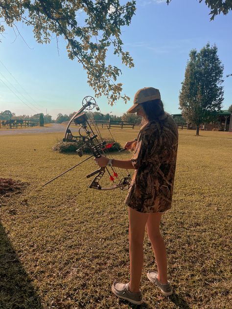 Hunting Aesthetic Girl, Unattainable Aesthetic, Women Deer Hunting, Camo Aesthetic, Hunting Aesthetic, Girl Hunting, Country Girl Aesthetic, Hunting Lifestyle, Country Gal